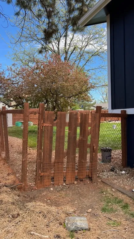 Fence gate before repair